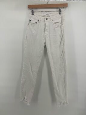 Kancan white skinny jeans with a raw hem on the bottoms size 5/26
